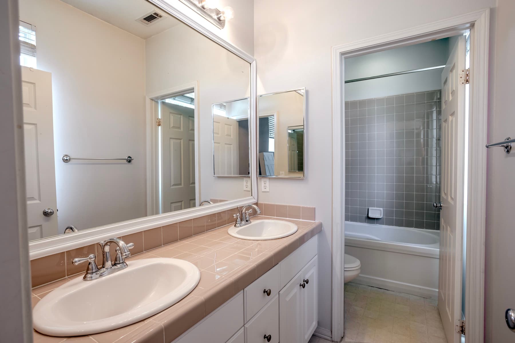 15563 Jasmine Pl photo 2